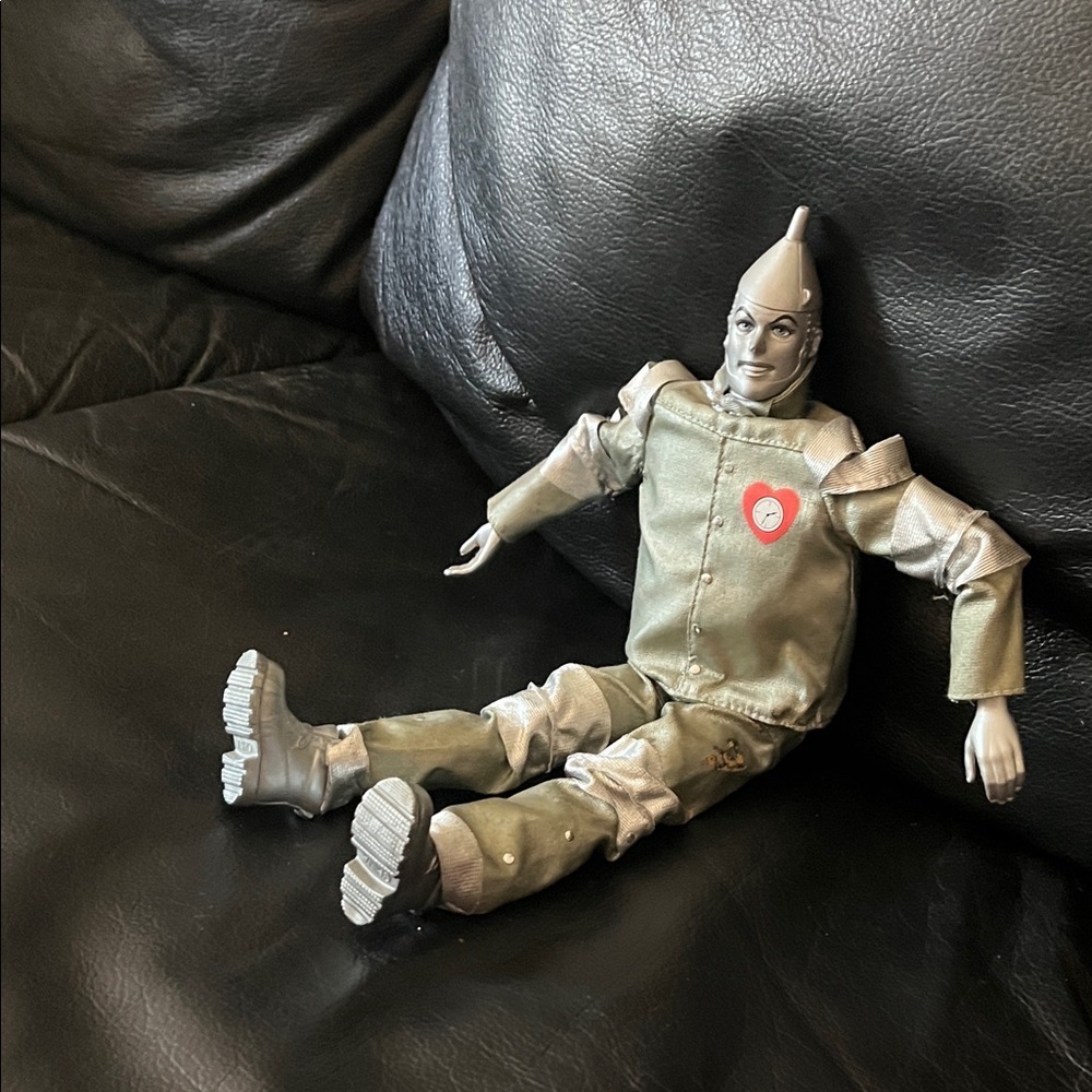 Wizard of Oz Tin Man Figure with ❤️ - Picture 4 of 5